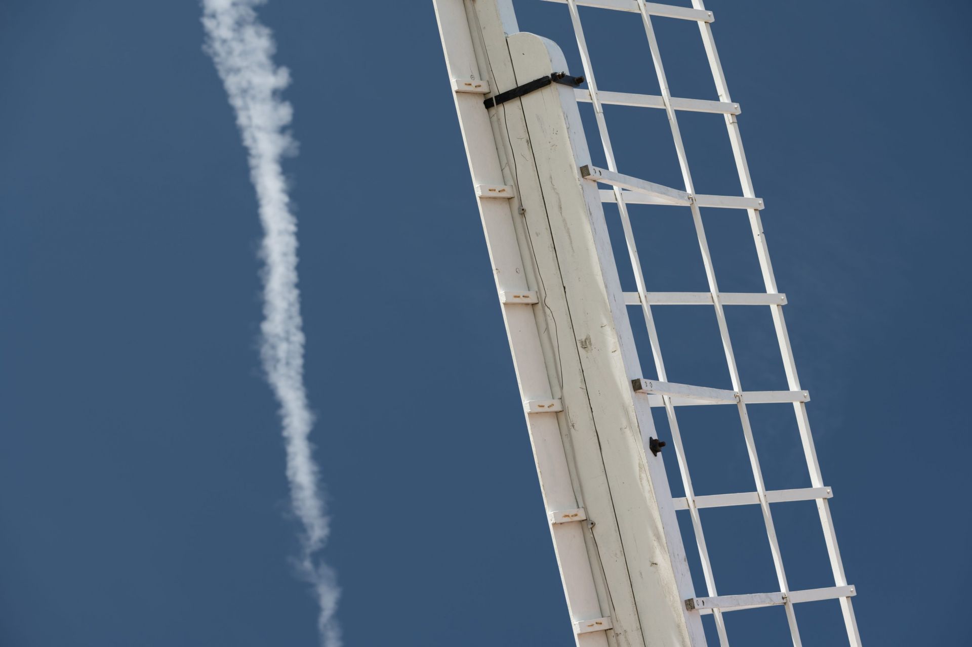 Sail and Contrail